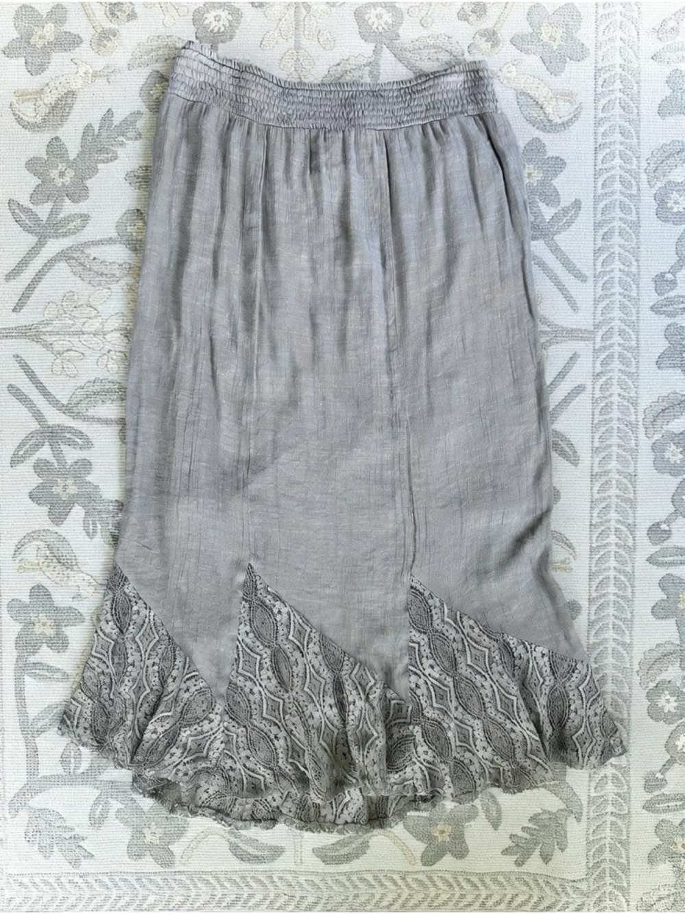 Apt. 9 Gray Midi Skirt M Elastic Waist Boho Lace Hem Textured - Picture 1 of 7